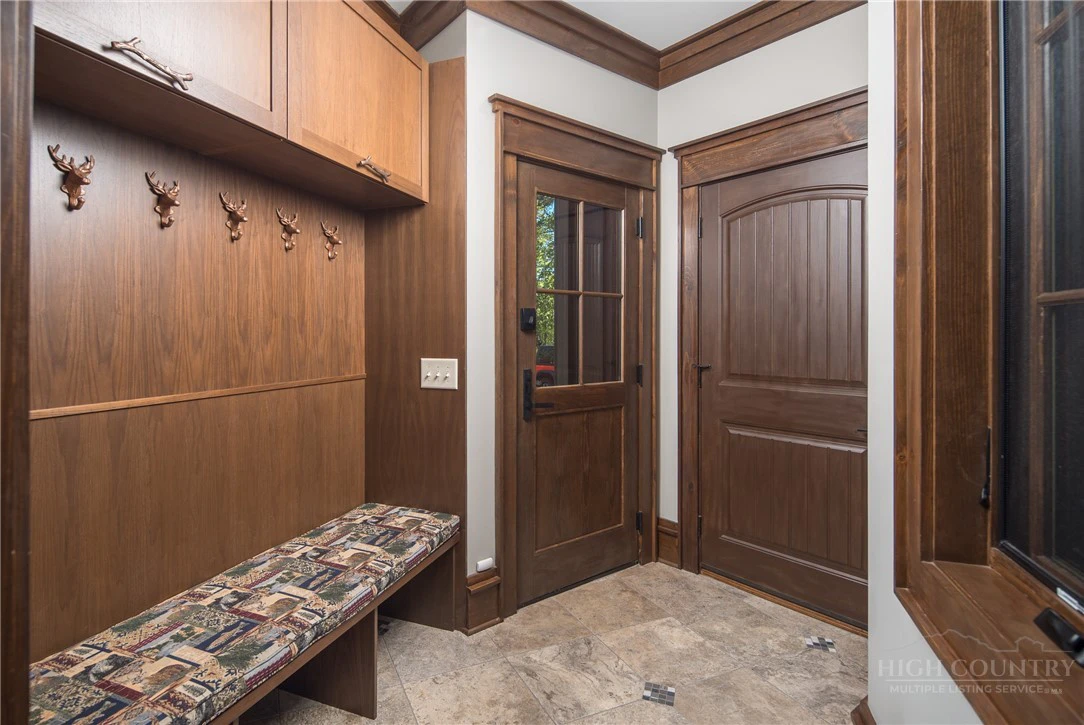 Image number 20 for the current listing