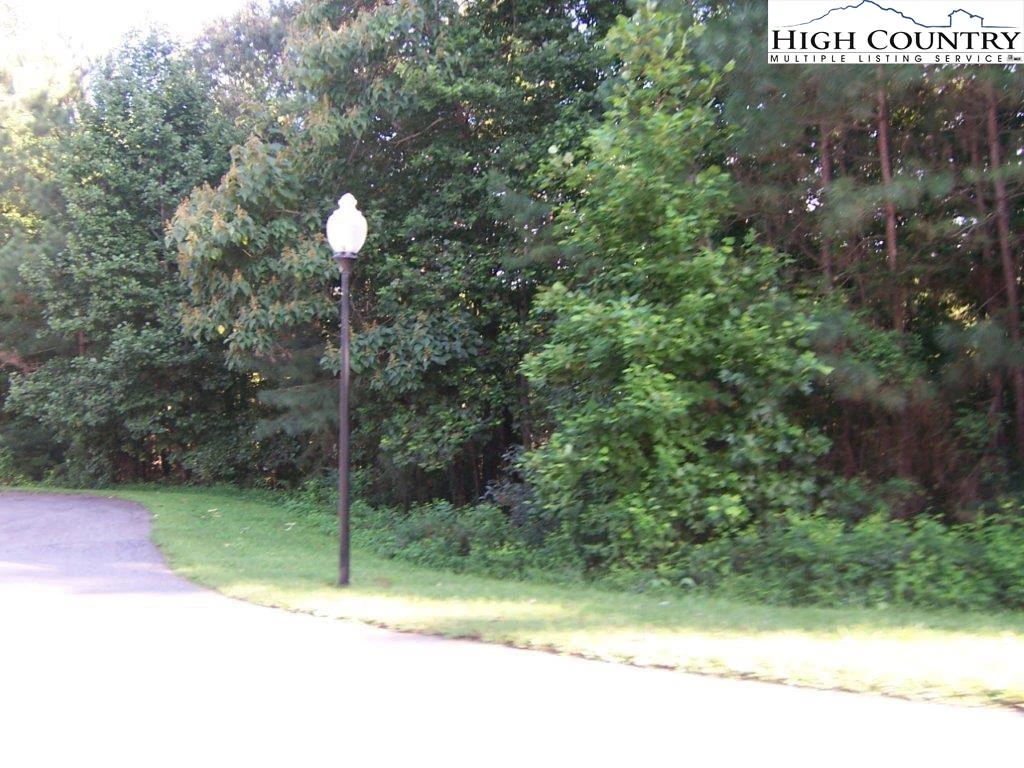 Image number 18 for the current listing