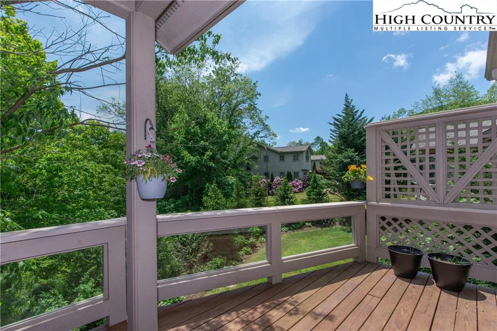 Image number 18 for the current listing