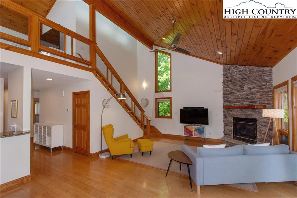 Image number 2 for the current listing