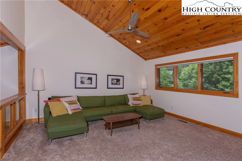 Image number 15 for the current listing