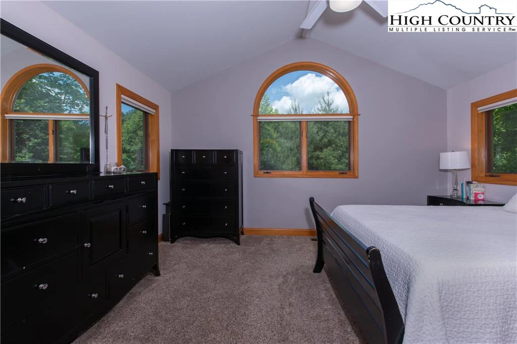 Image number 14 for the current listing