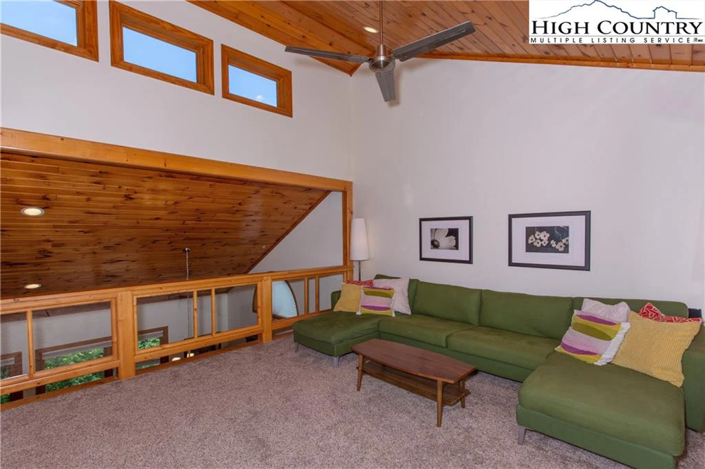 Image number 12 for the current listing