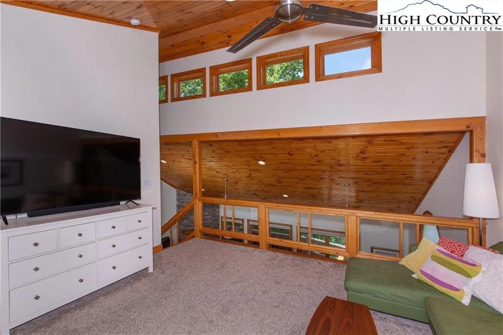 Image number 11 for the current listing