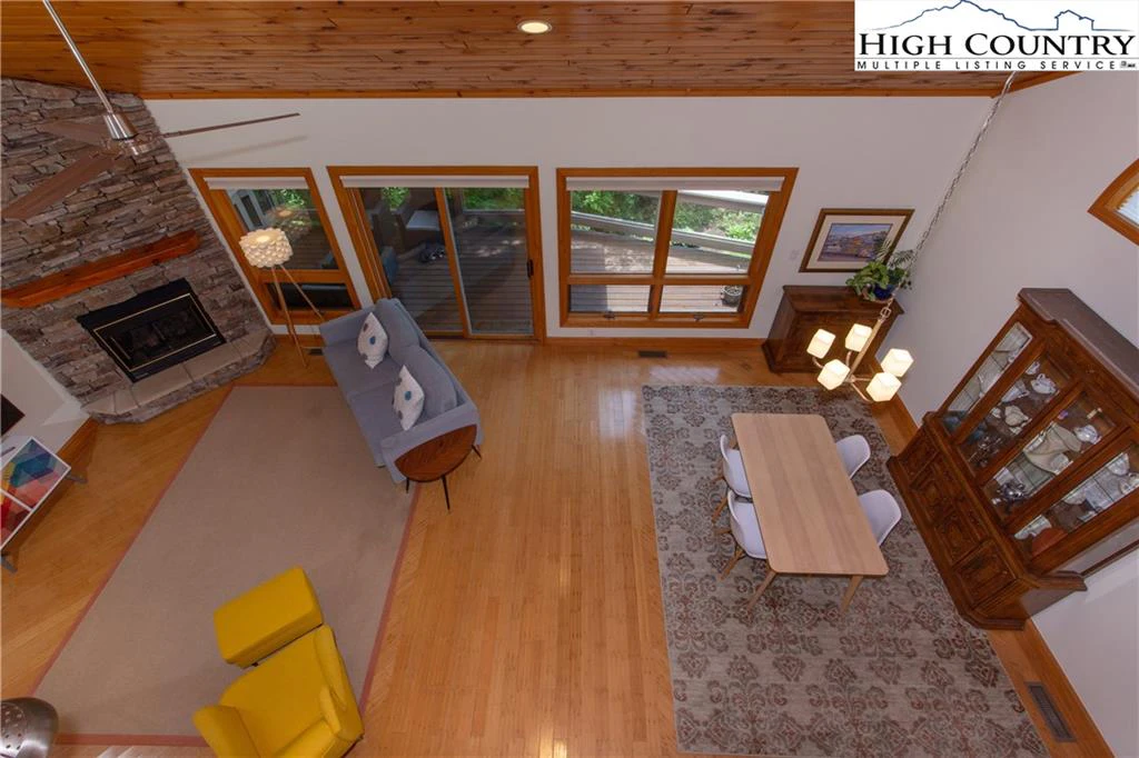 Image number 21 for the current listing