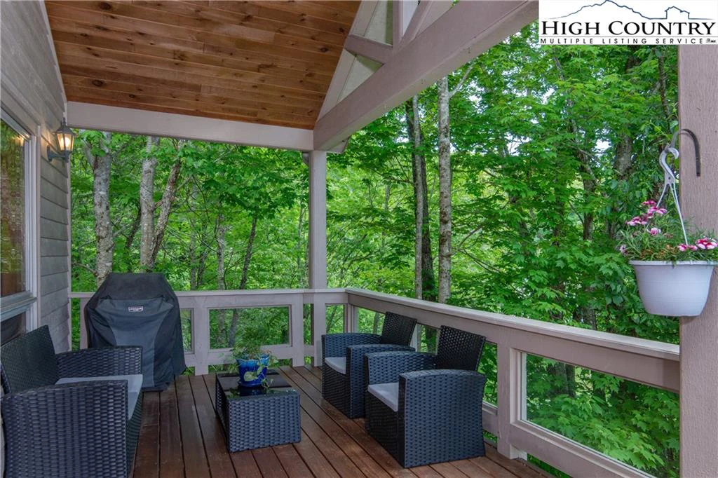 Image number 19 for the current listing