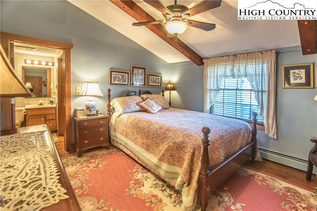 Image number 4 for the current listing