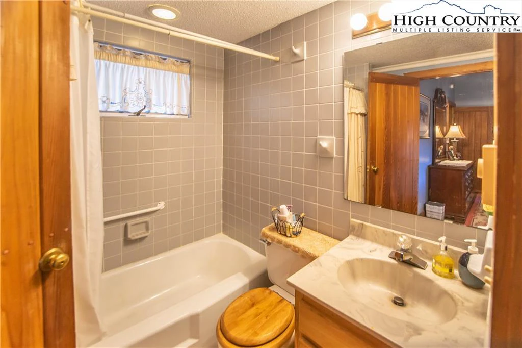 Image number 5 for the current listing