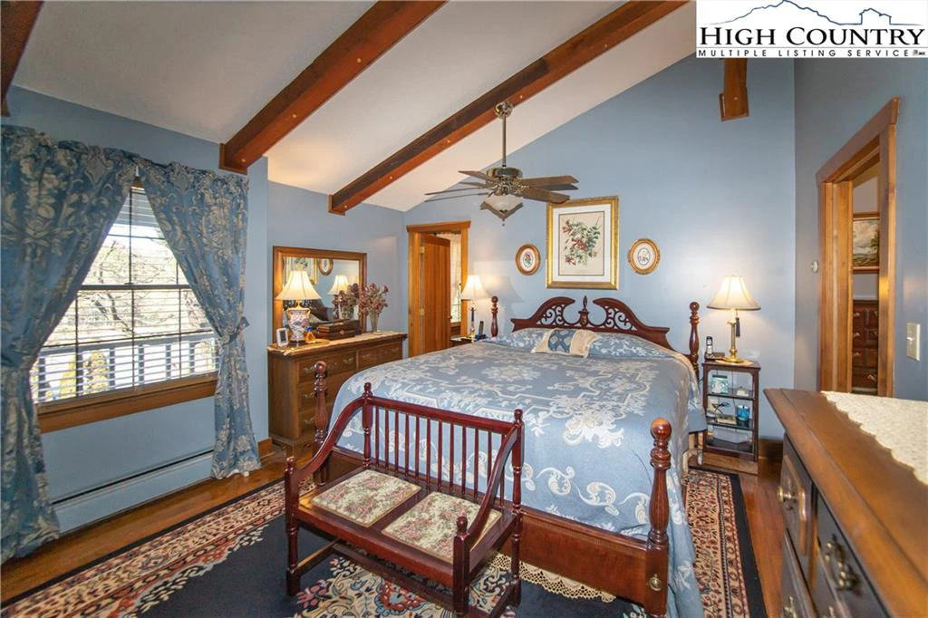 Image number 8 for the current listing
