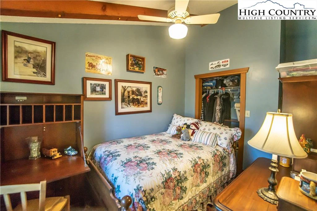 Image number 9 for the current listing