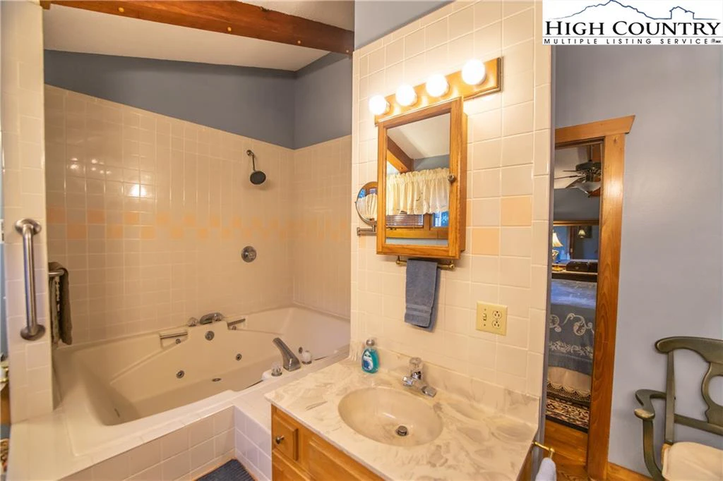 Image number 2 for the current listing