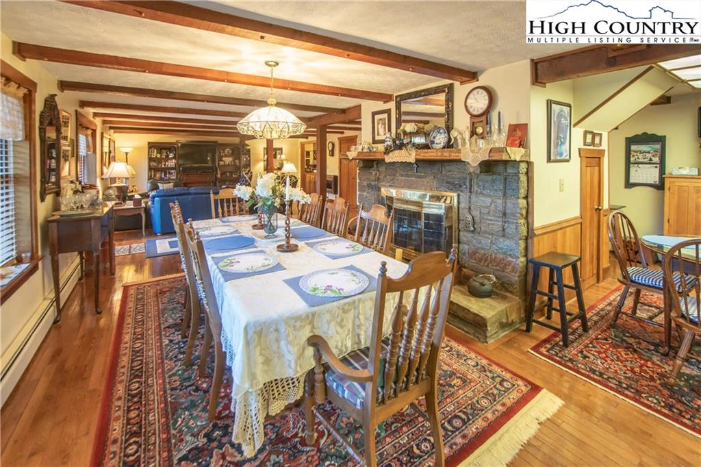 Image number 19 for the current listing