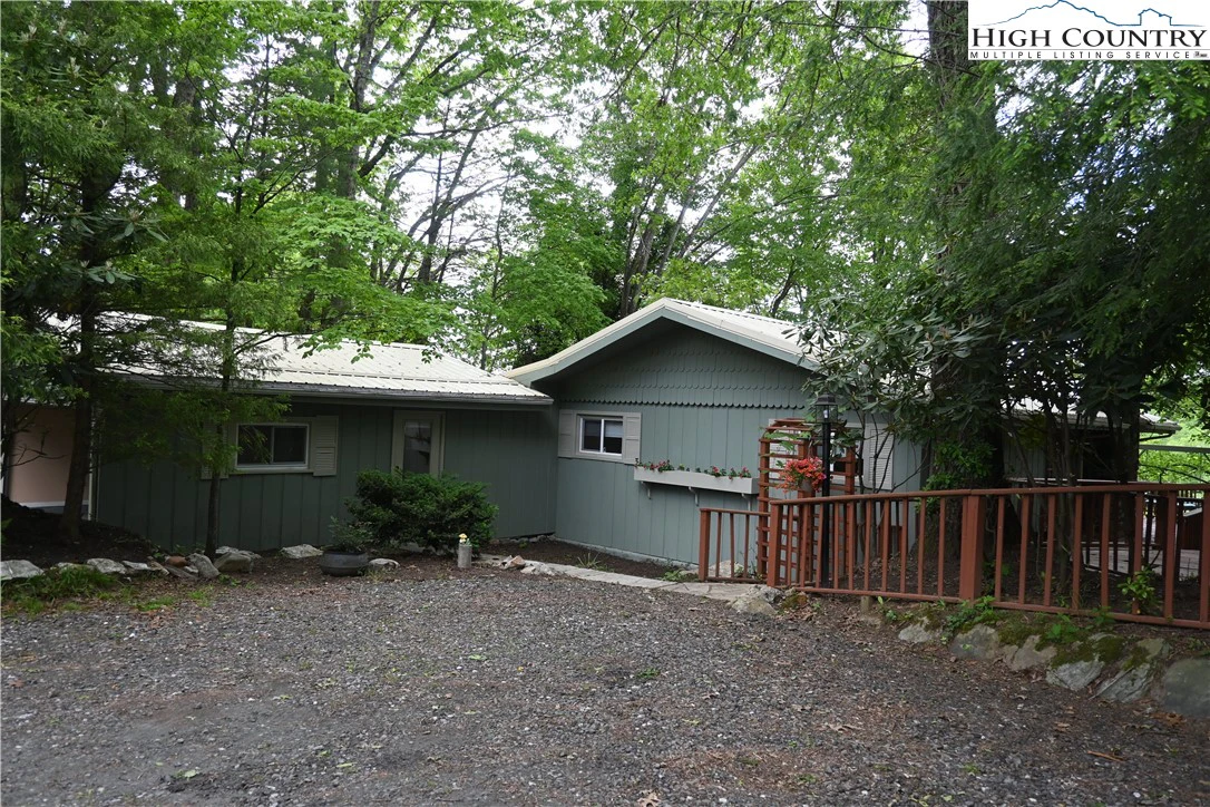 Image number 21 for the current listing