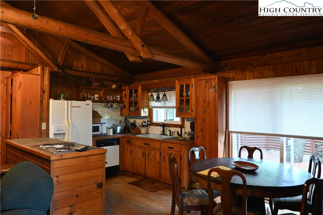 Image number 5 for the current listing