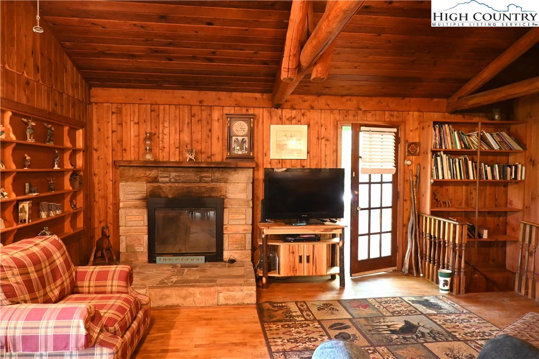 Image number 8 for the current listing