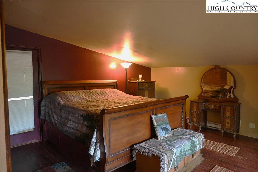 Image number 2 for the current listing