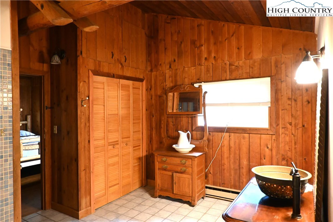 Image number 11 for the current listing