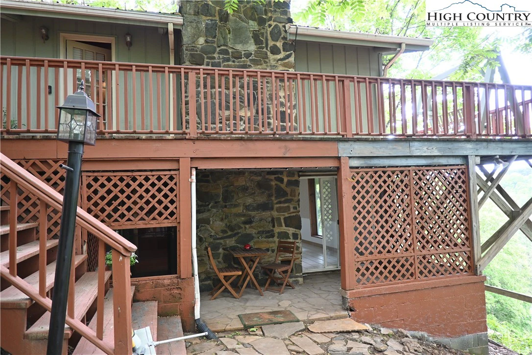 Image number 14 for the current listing