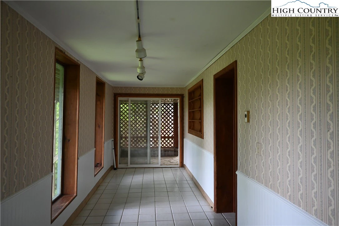 Image number 15 for the current listing