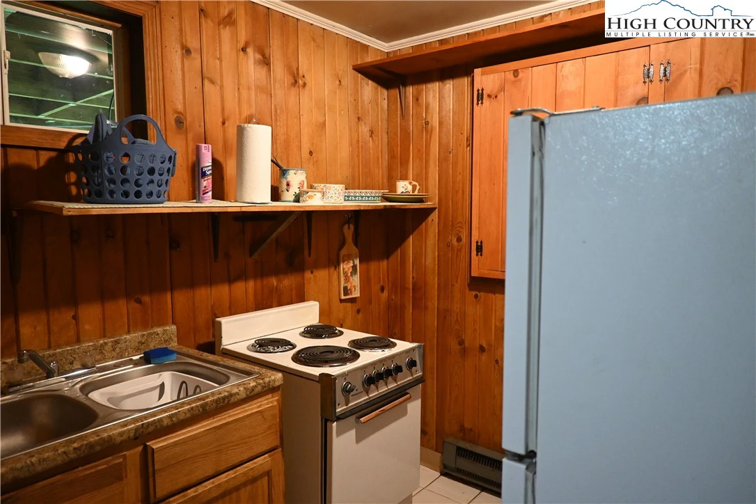 Image number 18 for the current listing
