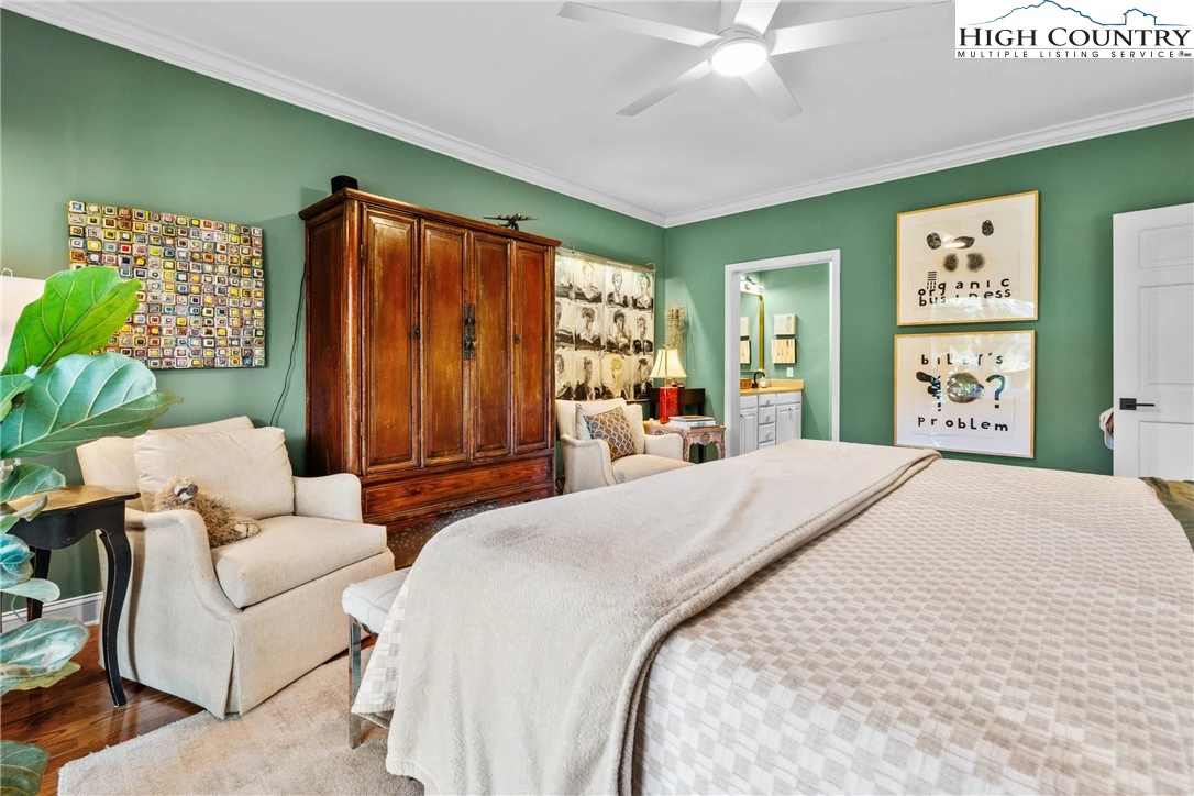 Image number 5 for the current listing