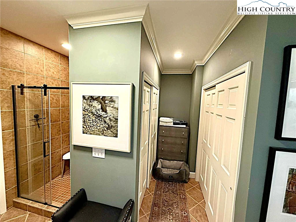 Image number 9 for the current listing