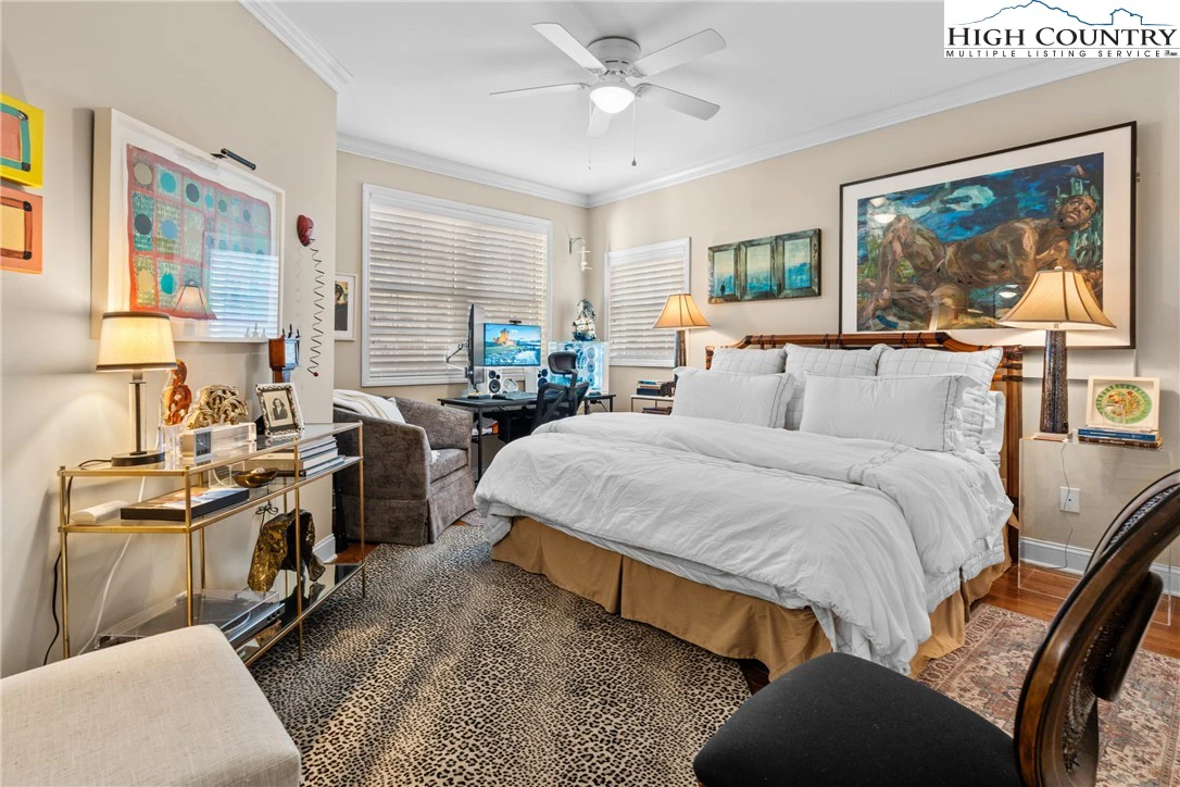 Image number 2 for the current listing