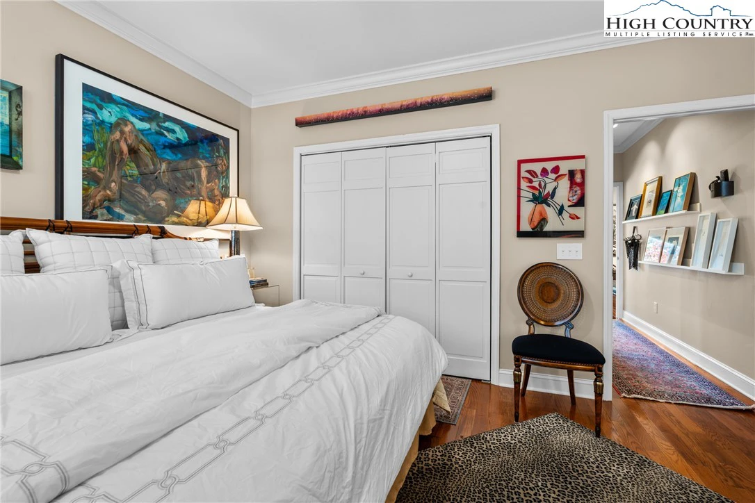 Image number 12 for the current listing
