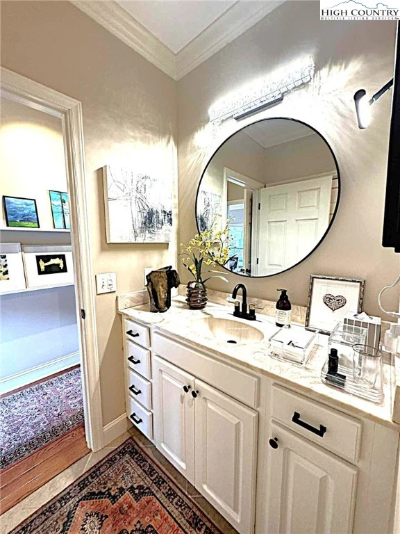 Image number 15 for the current listing