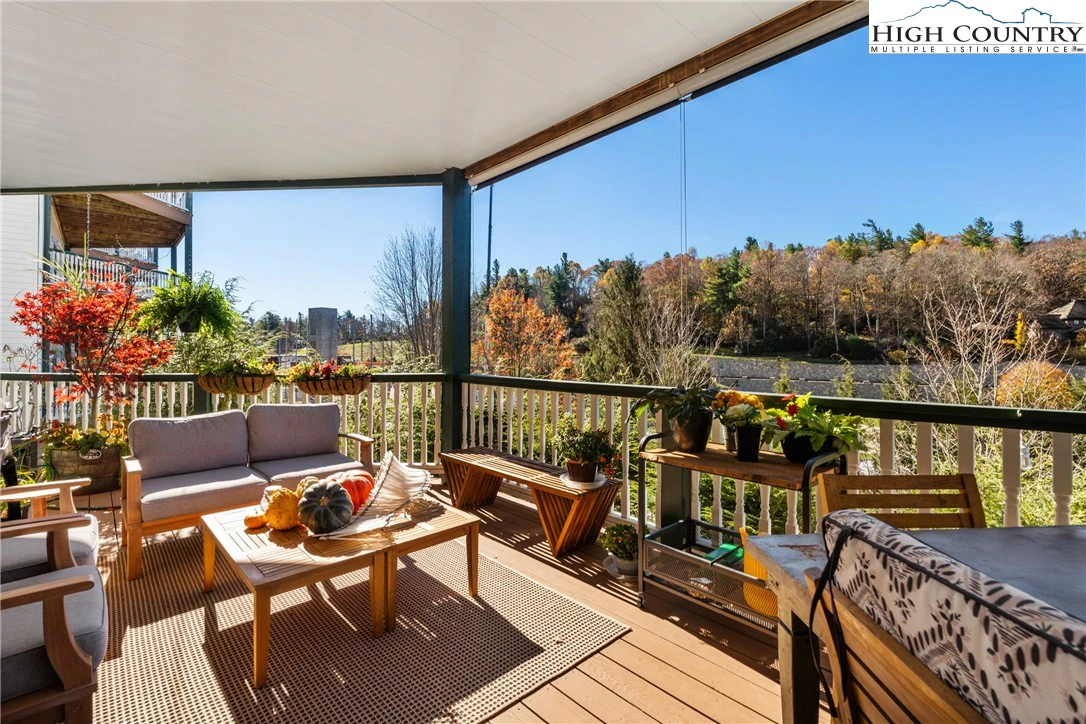 Image number 17 for the current listing
