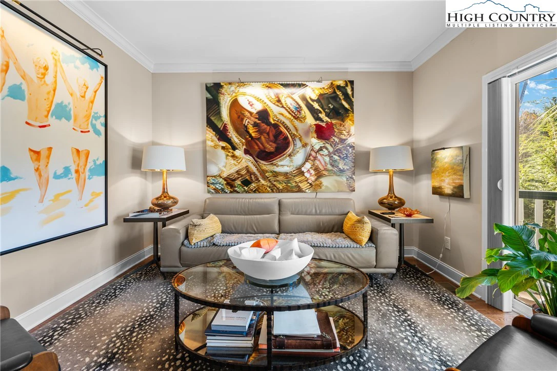 Image number 11 for the current listing