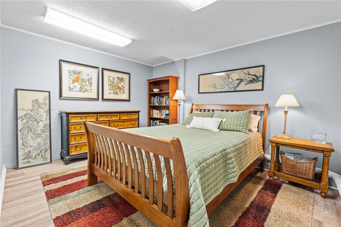 Image number 3 for the current listing