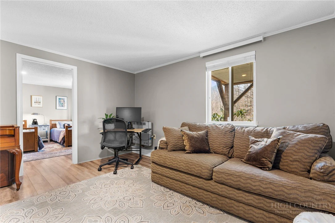 Image number 6 for the current listing