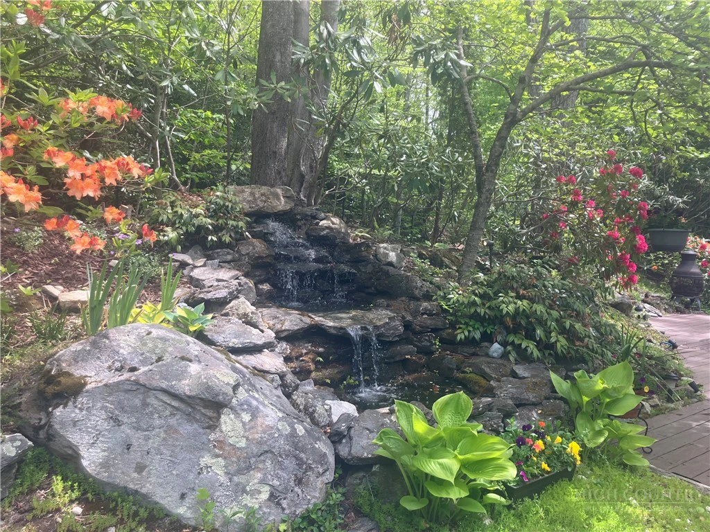 Image number 17 for the current listing