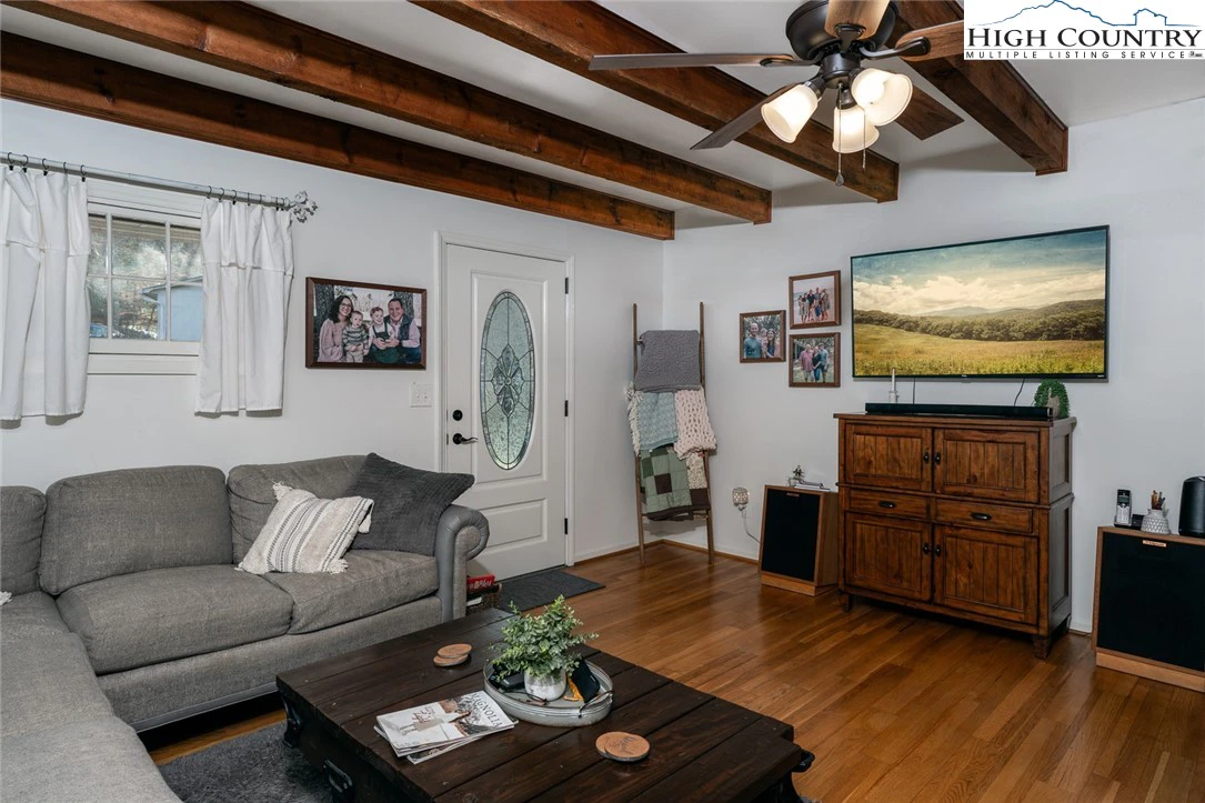 Image number 9 for the current listing