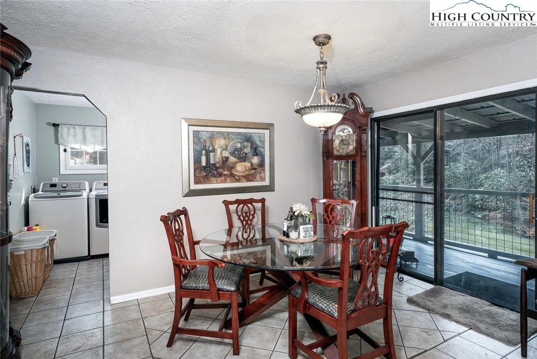 Image number 19 for the current listing