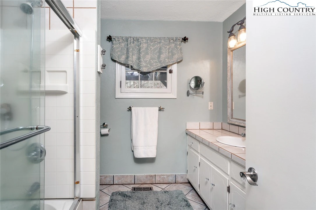Image number 6 for the current listing