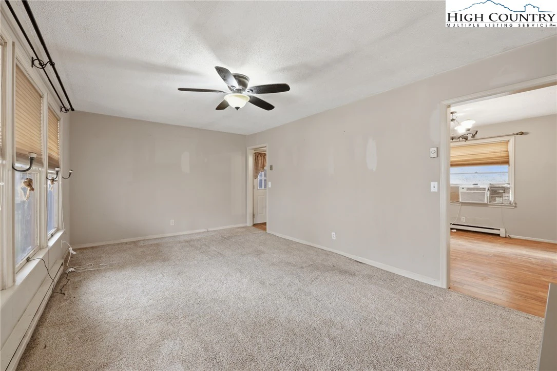 Image number 6 for the current listing