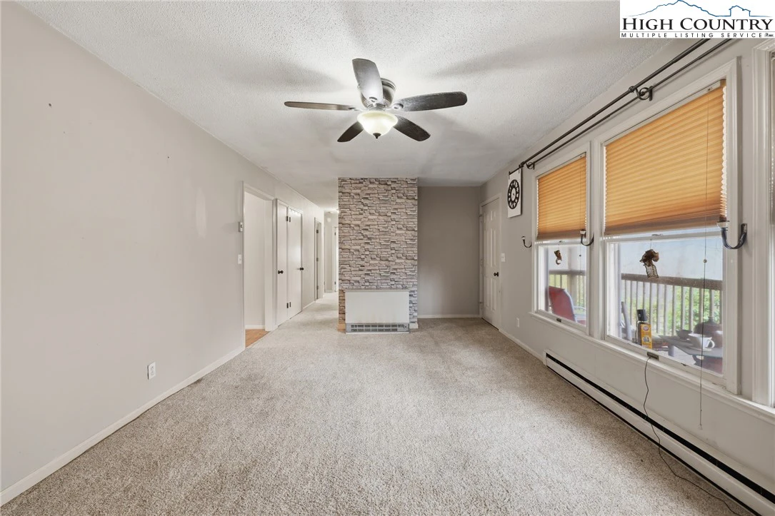 Image number 8 for the current listing