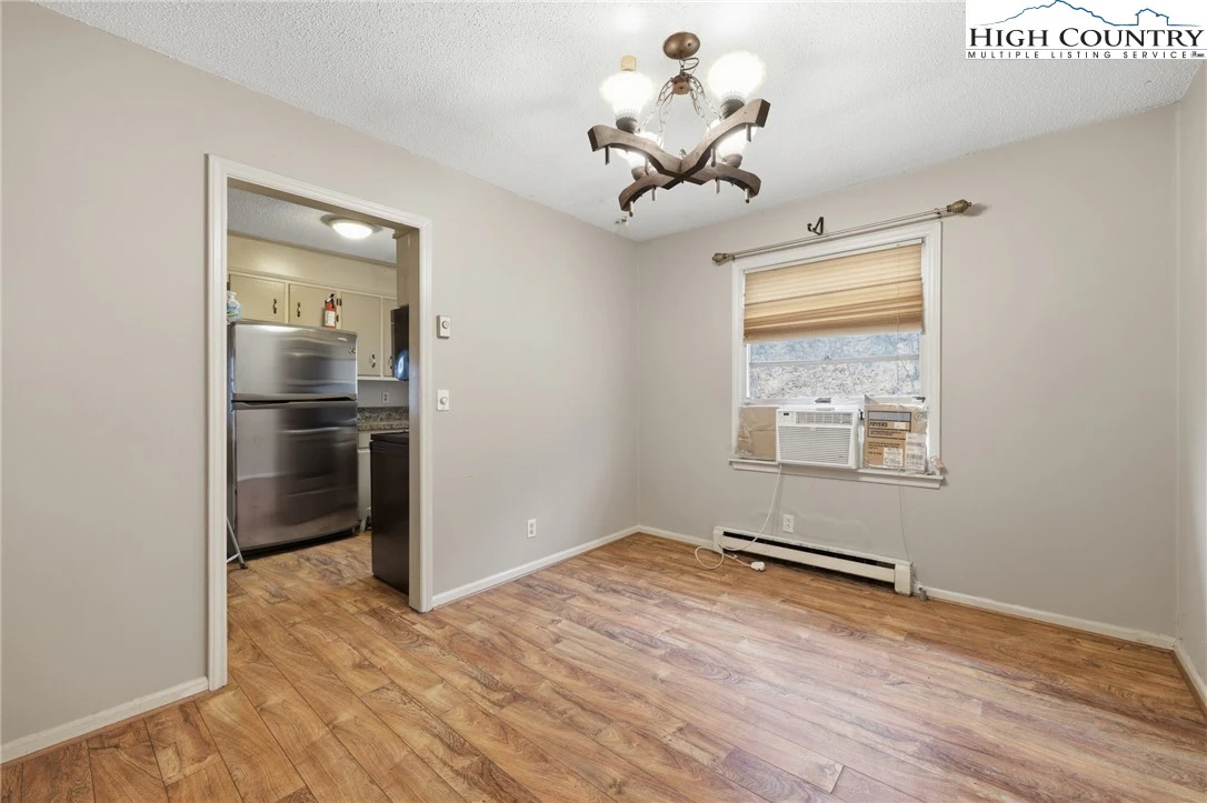 Image number 5 for the current listing