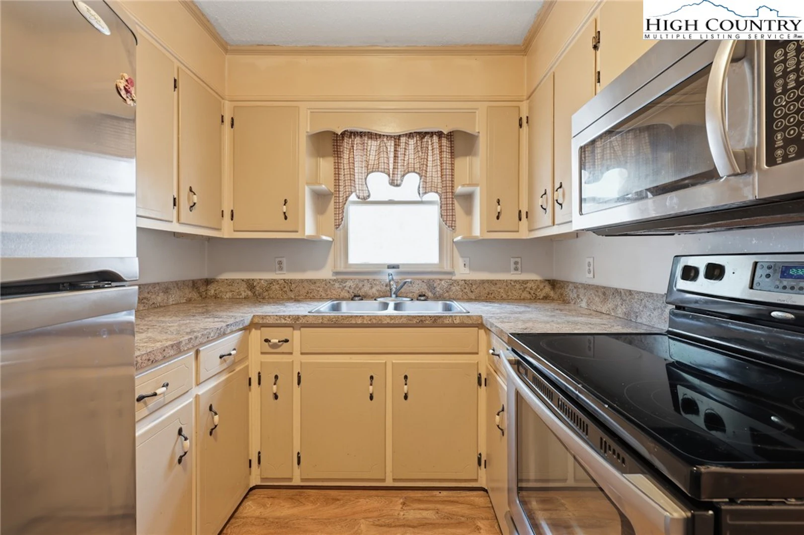 Image number 4 for the current listing