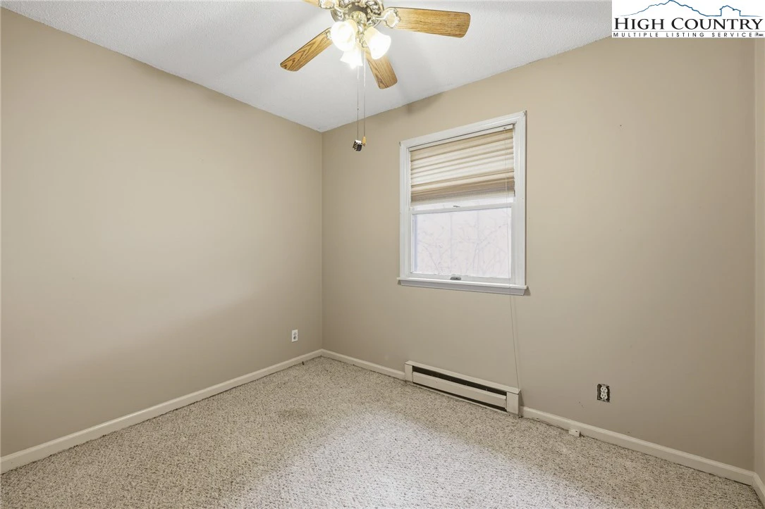 Image number 14 for the current listing