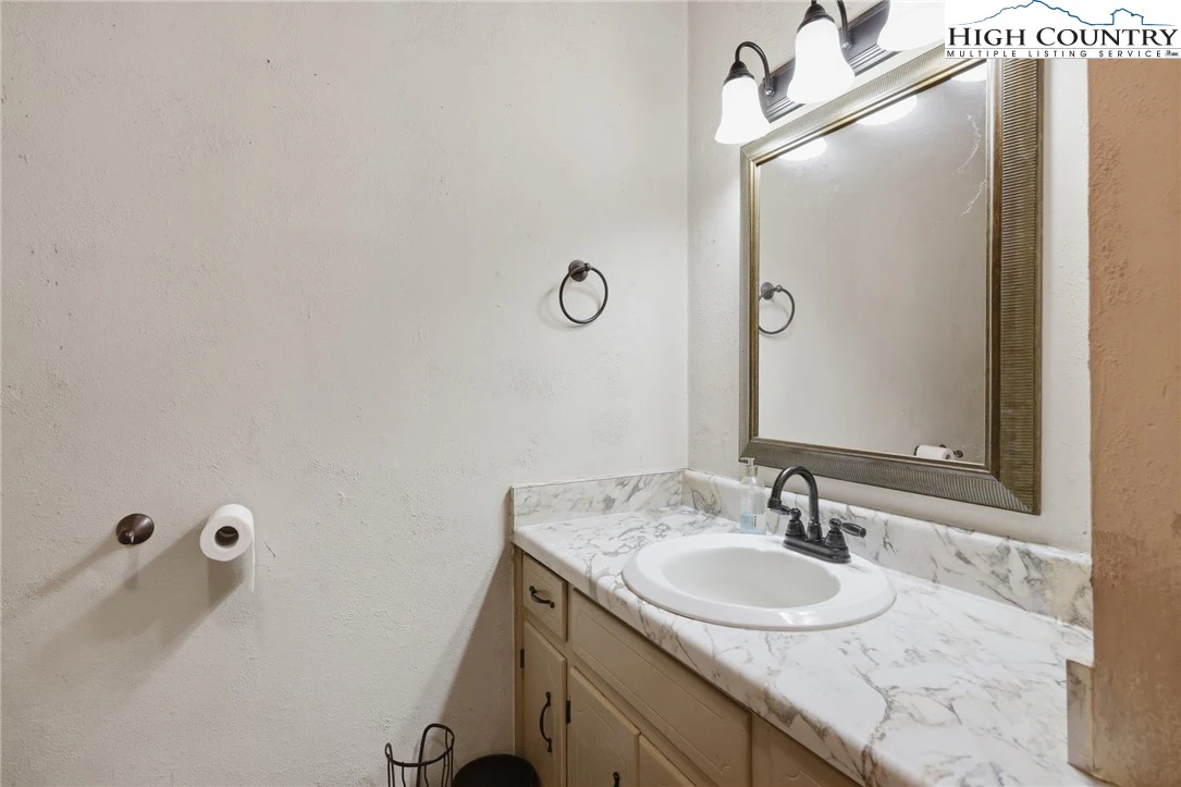 Image number 10 for the current listing