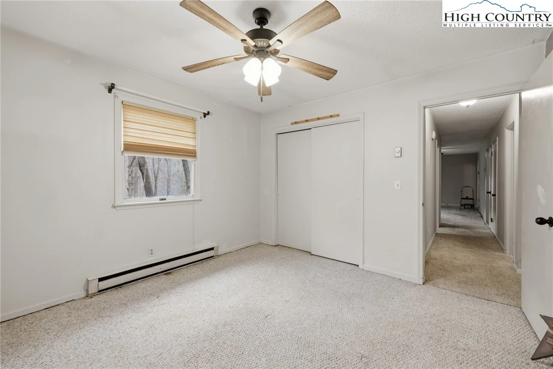 Image number 11 for the current listing
