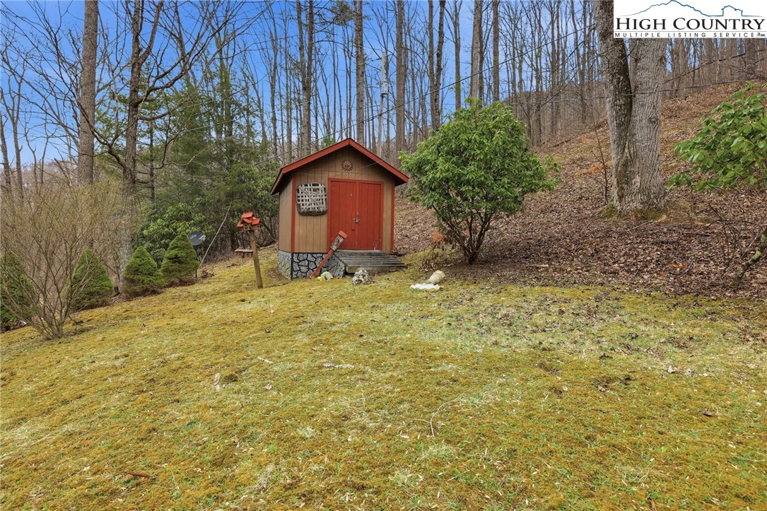 Image number 15 for the current listing