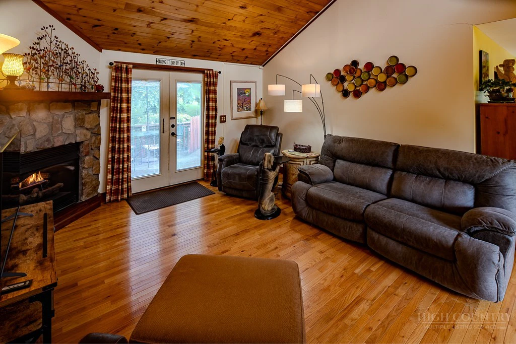 Image number 8 for the current listing
