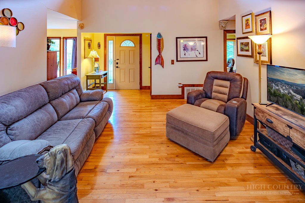 Image number 9 for the current listing