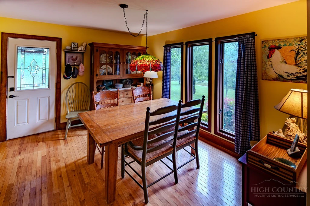 Image number 10 for the current listing