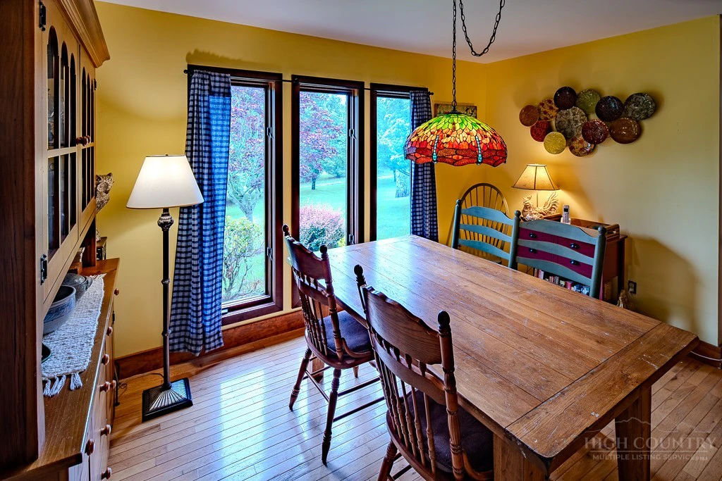 Image number 11 for the current listing