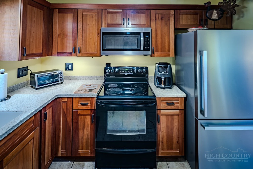 Image number 12 for the current listing